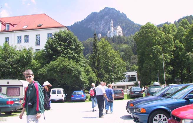 16-Heidi at Neuschwanstein
