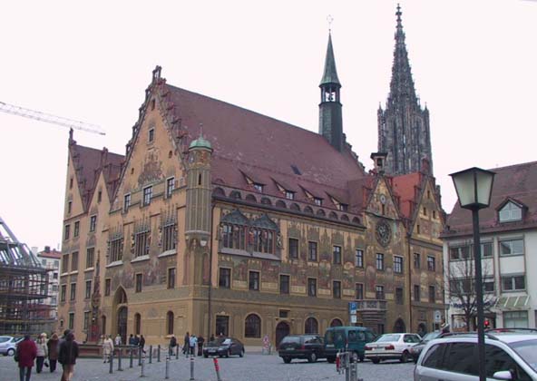18-Ulmer Rathaus in front of Ulmer Munster