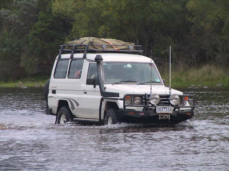 07-Big John's Troopy tackles the Snowy