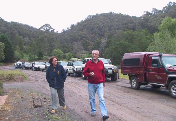 06-Duncan & Rhonda head for the Coopers Creek Pub